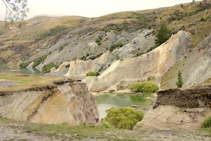 Colourful swimming hole in St. Bathans. The strange colours in the clays are reminders of the mining past of the town