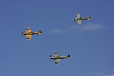 Spitfires 
Focke Wulf 190