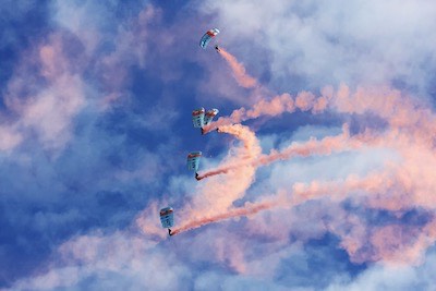 RNZAF Kiwi Blue parachute team