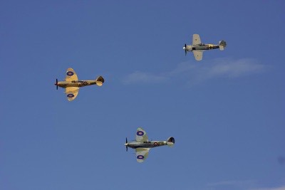 Spitfires 
Focke Wulf 190