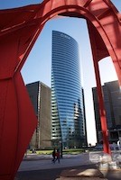 Tour Légende framed by the Calder stabile