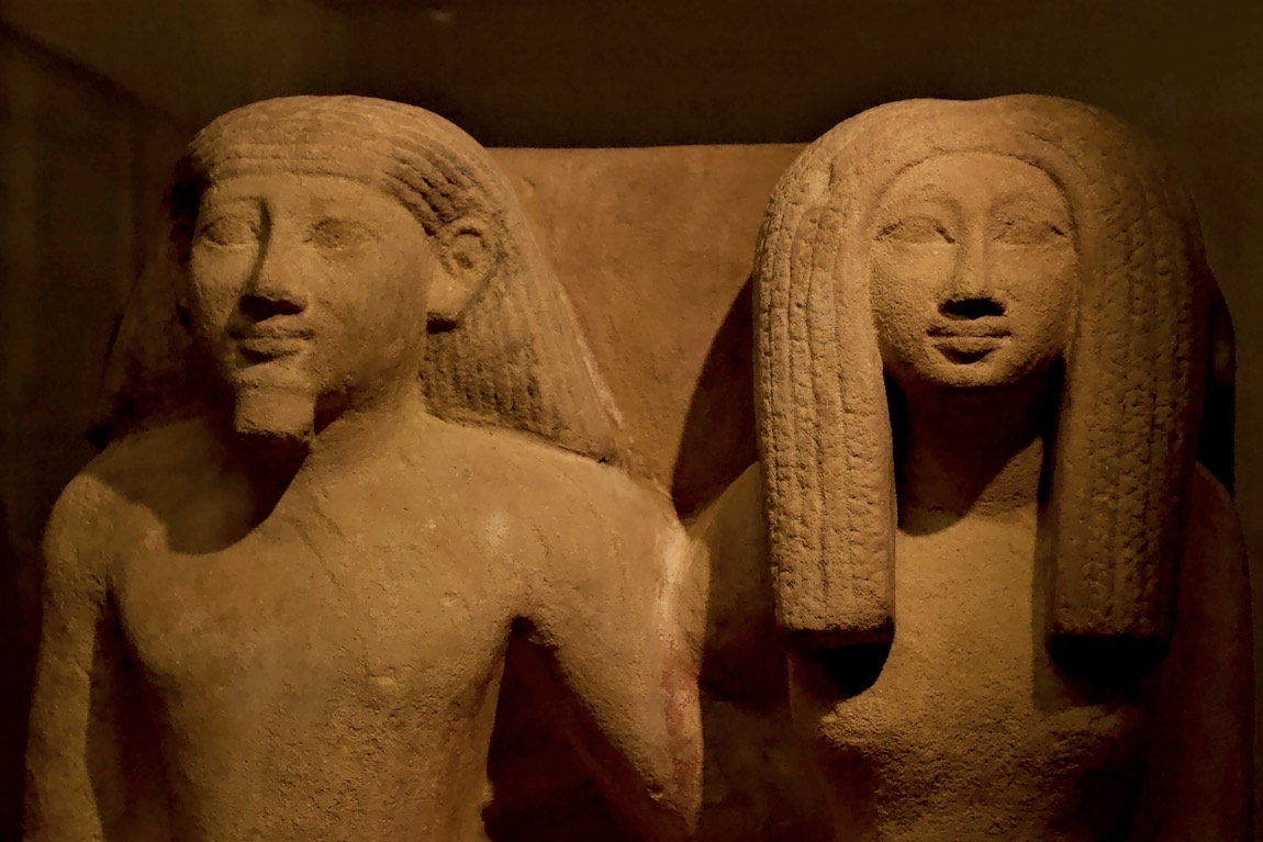 Statue of the grain-counting scribe Unsu and his wife Imenhetep