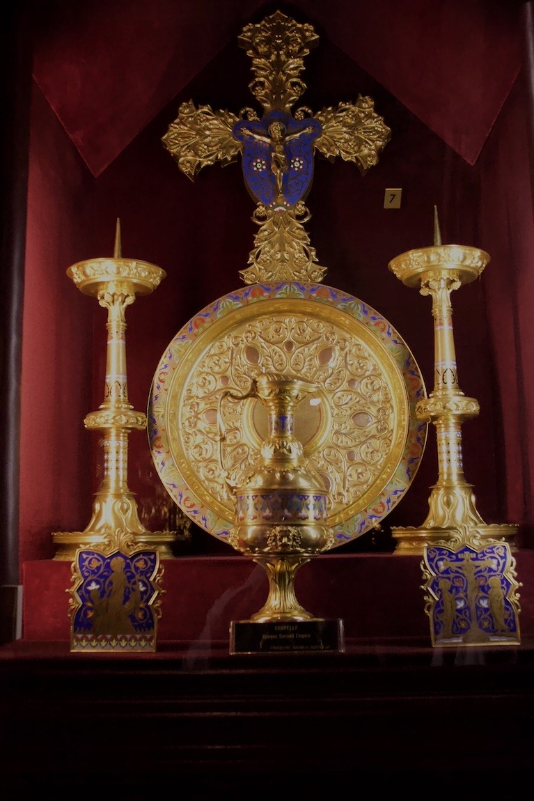 Gold cerimonial artifacts in Notre Dame