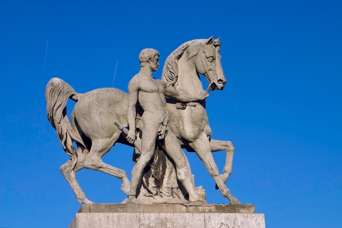 Cavalier Romain near Eiffel Tower