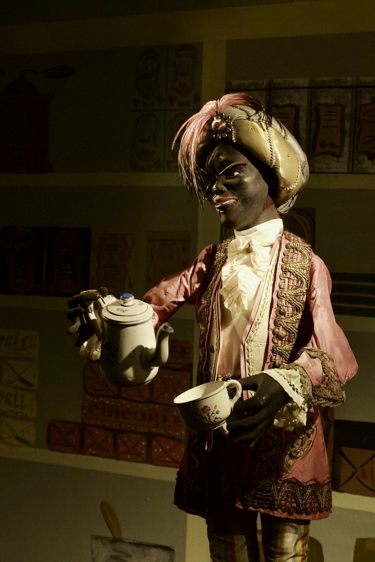 Automaton pours the tea and drinks it