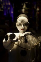 Automaton: The Pierrot rings his bell and turns his head