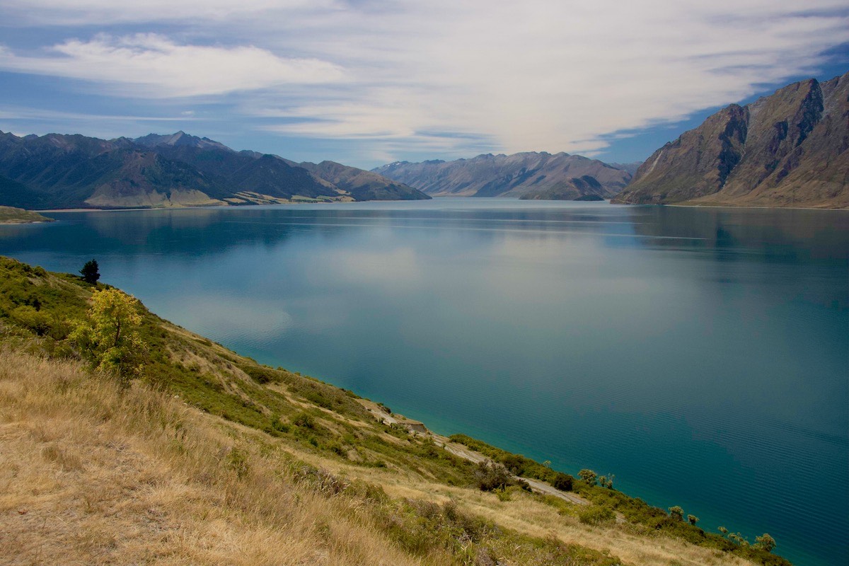 And the colours are so striking on the shore of Lake Hawea