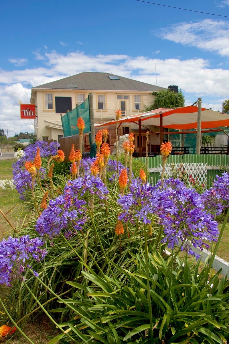A typical kiwi country pub, complete with beer garden.